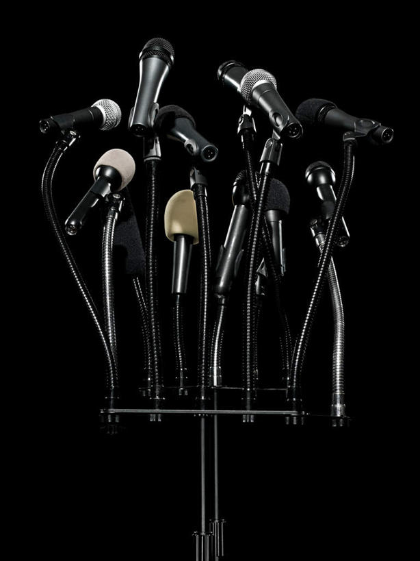 无人,竖图,室内,特写,白天,正面,静物,许多,黑色背景,很多,话筒,摄影,影棚,麦克风,扩音器,传声器,微音器,彩图,影棚拍摄,拍摄