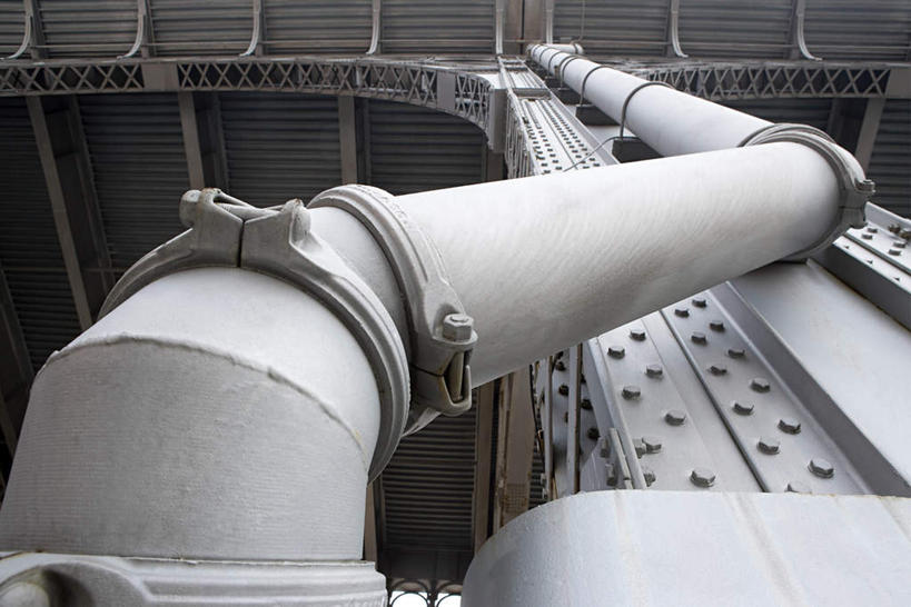 无人,横图,室外,特写,白天,仰视,石头,大桥,立交桥,桥梁,金属制品,金属,管子,石子,高架,斜拉桥,桥,石块,彩图,低角度拍摄