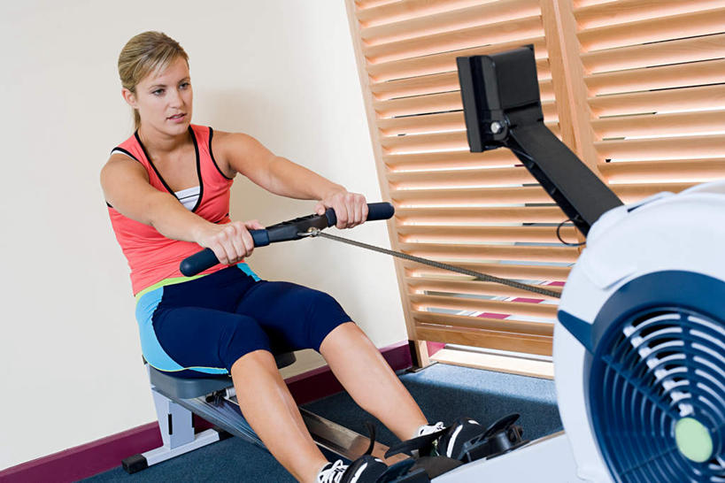 西方人,一个人,健身房,坐,拉,横图,室内,白天,正面,运动服,锻炼,运动,欧洲,欧洲人,仅一个女性,仅一个人,用力,服装,注视,娱乐,运动器械,一个,衣服,观察,看,仅一个中年女性,享受,休闲,健身器械,放松,服饰,单个,观看,察看,衣着,穿着,关注,使劲,健身器材,室内运动,衣饰,划船器,划船机,女人,女性,中年女性,白种人,坐着,半身,彩图,健身,健身馆,运动器材,运动装