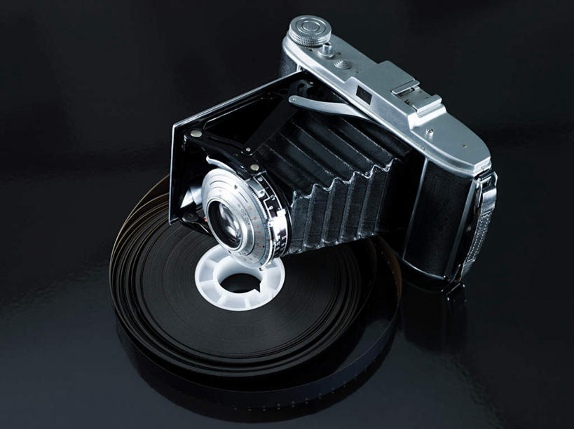 无人,横图,俯视,照片,室内,特写,白天,静物,相机,阴影,黑色背景,反射,影子,一个,拍照,数码相机,单反,摄影,影棚,单个,单反相机,底片,胶片,相片,照相机,彩图,高角度拍摄,影棚拍摄,拍摄,照相,胶卷