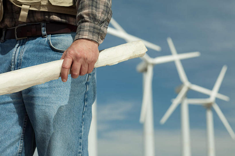 西方人,手,一个人,工程师,建筑工人,建筑师,站,横图,室外,特写,白天,正面,农业,风能,风力发电机,风车,欧洲,欧洲人,仅一个男性,仅一个人,仅一个中年男性,许多,握,服装,环保,朦胧,模糊,电力,图纸,泥土,土壤,云,云朵,设计图,云彩,休闲装,设备,衣服,蓝色,白云,蓝天,天空,天,站着,休闲,手部,休闲服,发电,机械,握着,工业,服饰,能源,晴朗,单手,资源,风力机,工程图,草图,蓝图,利用,低碳,风力发电,男人,男性,中年男性,白种人,设计,晴空,技师,建筑工,建筑设计师,站立,半身,彩图