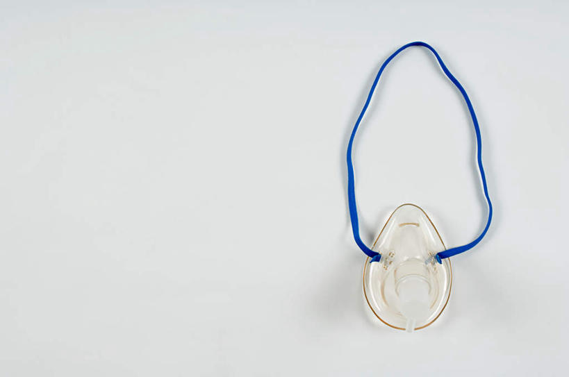 无人,横图,俯视,室内,特写,白天,白色背景,静物,阴影,反射,影子,一个,氧气瓶,摄影,影棚,单个,医疗,医疗设备,氧气面罩,医疗器械,彩图,高角度拍摄,影棚拍摄,拍摄