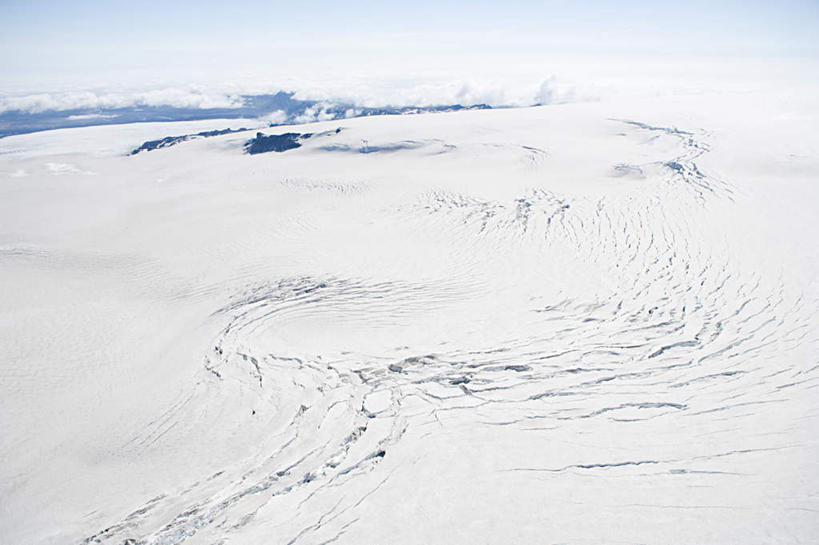 无人,横图,俯视,航拍,室外,白天,旅游,度假,冰山,美景,山,欧洲,冰岛,阴影,光线,影子,冰,景观,山峰,云,云朵,山峦,云彩,娱乐,冰川,蓝色,白云,蓝天,天空,阳光,自然,天,享受,休闲,景色,放松,寒冷,晴朗,冰冷,鸟瞰,自然风光,北欧,冰河,冰岛共和国,杰古沙龙湖,严寒,冰凉,酷寒,凛冽,凛凛,极冷,瓦特纳冰原,晴空,彩图,高角度拍摄
