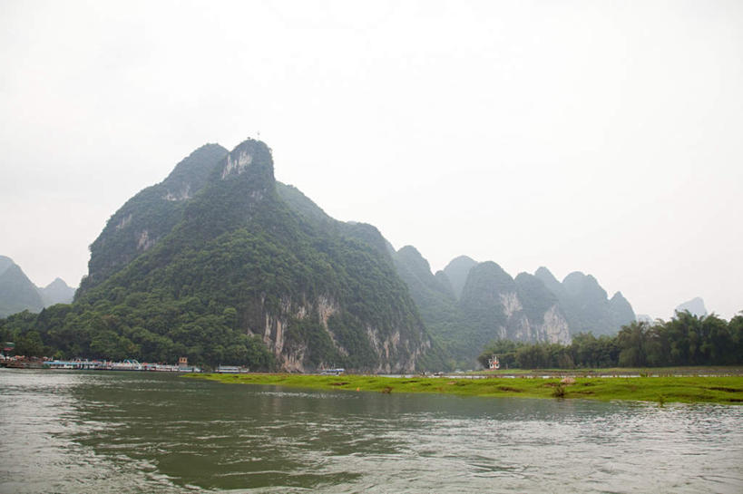 无人,横图,室外,白天,仰视,旅游,度假,河流,美景,山,山脉,树林,水,植物,桂林,中国,亚洲,纹路,纹理,河水,景观,山峰,水流,云,云朵,山峦,云彩,娱乐,树,树木,蓝色,绿色,白云,蓝天,天空,自然,群山,天,享受,休闲,景色,放松,生长,晴朗,成长,广西,自然风光,东亚,阳朔,广西壮族自治区,肌理,中华人民共和国,桂林市,桂,华南地区,阳朔县,兴坪,兴坪镇,晴空,彩图,低角度拍摄