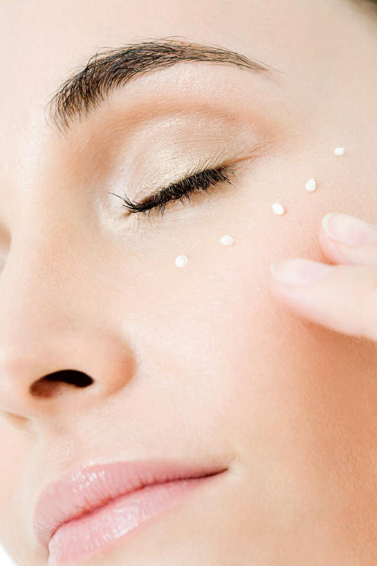 西方人,脸,头,脸颊,一个人,闭眼,竖图,室内,特写,白天,正面,欧洲,欧洲人,仅一个年轻女性,仅一个女性,仅一个人,阴影,反射,影子,摄影,影棚,尤物,年轻女性,女人,女性,白种人,头部,脸部,脸蛋,面部,闭眼睛,闭着眼,闭着眼睛,半身,彩图,影棚拍摄,拍摄,佳丽,丽人,美人