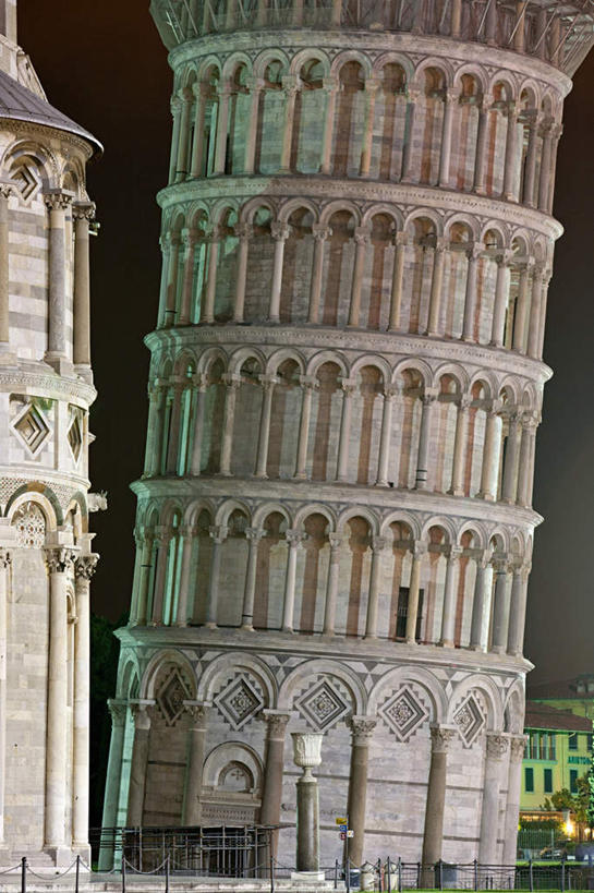 无人,教堂,竖图,室外,夜晚,正面,旅游,度假,名胜古迹,标志建筑,地标,建筑,意大利,欧洲,节日,遗迹,古迹,文化,文物,娱乐,建设,古建筑,祈祷,享受,休闲,健康,旅游胜地,放松,许愿,宗教,信仰,纪念,祈求,比萨城,比萨斜塔,托斯卡纳,南欧,信念,古文明,意大利共和国,奇迹广场,比萨大教堂,托斯卡纳大区,平安,彩图,大教堂,礼拜堂