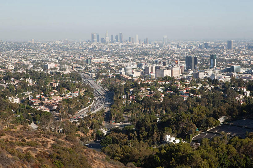 无人,家,高楼大厦,横图,俯视,航拍,室外,白天,度假,美景,山,山脉,植物,城市风光,标志建筑,城市,大厦,地标,建筑,摩天大楼,美国,房屋,屋子,景观,山峰,公寓,建筑群,山峦,娱乐,建设,洋房,楼房,住宅,树,树木,蓝色,绿色,蓝天,天空,自然,群山,天,享受,休闲,景色,放松,生长,晴朗,成长,北美,北美洲,鸟瞰,加利福尼亚,美洲,加州,好莱坞,洛杉矶,加利福尼亚州,万里无云,金州,黄金州,北亚美利加洲,亚美利加洲,荷里活,天使之城,晴空,晴空万里,彩图,高角度拍摄,房子,大楼,高层建筑,高楼,摩天楼