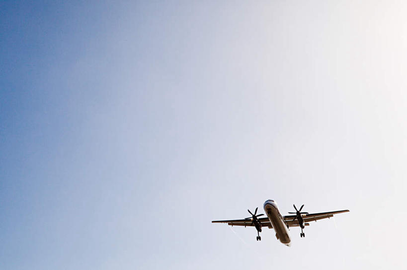 无人,横图,室外,特写,白天,仰视,飞机,飞翔,飞行,交通,翱翔,航空,飞,蓝色,蓝天,天空,交通工具,天,运输,一架,晴朗,客机,载具,万里无云,晴空,晴空万里,彩图,低角度拍摄