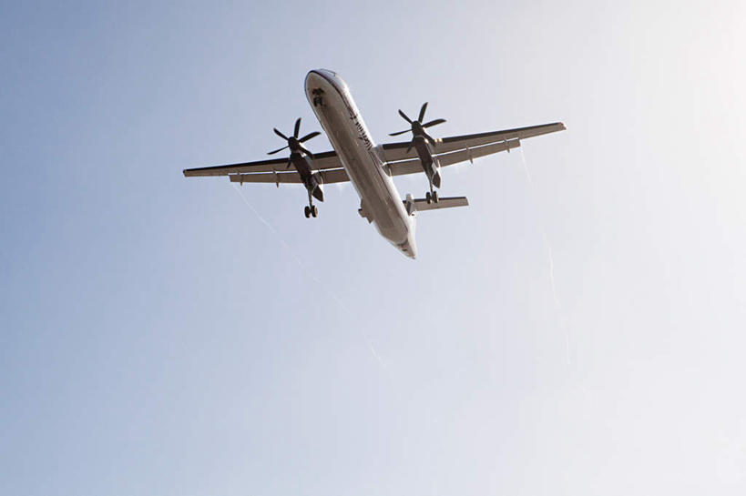 无人,横图,室外,特写,白天,仰视,飞机,飞翔,飞行,交通,翱翔,航空,飞,蓝色,蓝天,天空,交通工具,天,运输,一架,晴朗,客机,载具,万里无云,晴空,晴空万里,彩图,低角度拍摄