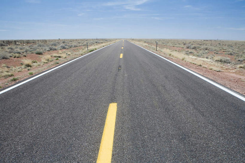 无人,横图,室外,白天,正面,消失点,旅游,度假,美景,沙漠,植物,城市,道路,路,公路,美国,枯萎,地平线,景观,云,云朵,辽阔,分界线,枯草,地面,停车线,交通,云彩,娱乐,草,黄色,蓝色,白云,蓝天,天空,自然,天,享受,休闲,广阔,景色,放松,晴朗,车行道,车行道分界线,一望无际,亚利桑那,北美,北美洲,自然风光,延伸,标线,美洲,亚利桑那州,车行线,大峡谷之州,天地相交,北亚美利加洲,亚美利加洲,无边无际,一马平川,斯科茨代尔,大漠,砂漠,晴空,马路,彩图
