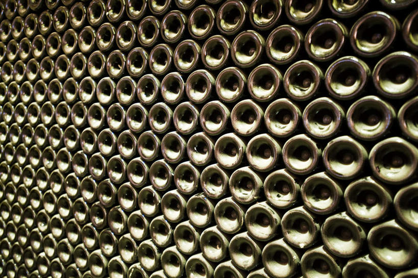 无人,果园,横图,室外,白天,正面,田园,非洲,南非,一排,许多,整齐,并列,并排,首都,很多,红酒瓶,葡萄园,玻璃制品,酒瓶,排列,玻璃瓶,瓶子,庄园,葡萄酒瓶,队列,平行,开普敦,省会,阿非利加洲,立法首都,南非共和国,西开普省,斯泰伦博斯,彩图