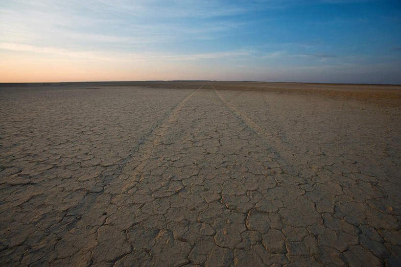无人,横图,室外,白天,正面,旅游,度假,美景,日落,非洲,南非,阴影,破碎,裂缝,裂痕,光线,纹路,纹理,影子,地平线,景观,泥土,土壤,晚霞,霞光,落日,辽阔,地面,娱乐,阳光,自然,黄昏,享受,休闲,广阔,景色,彩霞,放松,一望无际,碎裂,破裂,自然风光,延伸,分裂,肌理,天地相交,阿非利加洲,南非共和国,无边无际,一马平川,夕照,薄暮,北开普省,夕阳,彩图,傍晚,斜阳,决裂