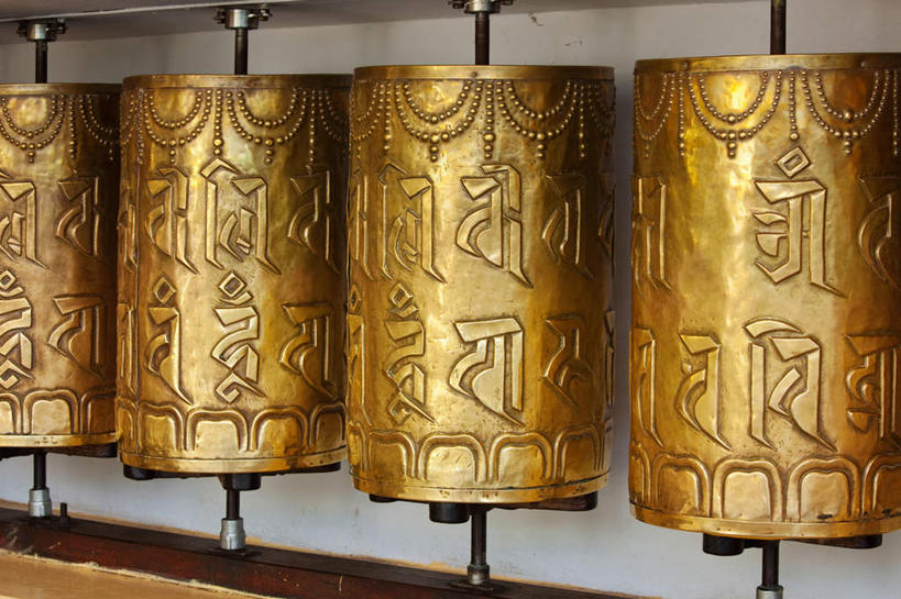 无人,横图,室外,白天,正面,爱情,旅游,度假,奢侈,标志建筑,地标,建筑,珠宝,印度,亚洲,一排,节日,整齐,金属,文化,娱乐,建设,黄金,排列,祈祷,享受,休闲,健康,金色,旅游胜地,放松,许愿,宗教,佛教,信仰,纪念,昂贵,祈求,贵重,富贵,基督教,队列,天主教,修道院,坚定,南亚,信念,转经筒,忠诚,转经轮,法轮,喜马偕尔邦,印度共和国,贵金属,玛尼轮,富丽,约定,释教,名誉,荣华,宝贵,高山之州,喜马偕尔,神学院,修院,隐修院,平安,彩图,经轮,玛尼解脱轮,祈祷轮,金子