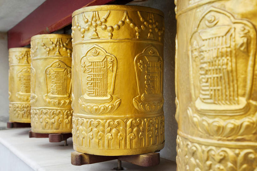 无人,横图,室外,白天,正面,爱情,旅游,度假,奢侈,标志建筑,地标,建筑,珠宝,印度,亚洲,一排,节日,整齐,金属,文化,娱乐,建设,黄金,排列,祈祷,享受,休闲,健康,金色,旅游胜地,放松,许愿,宗教,佛教,信仰,纪念,昂贵,祈求,贵重,富贵,基督教,队列,天主教,修道院,坚定,南亚,信念,转经筒,忠诚,转经轮,法轮,喜马偕尔邦,印度共和国,贵金属,玛尼轮,富丽,约定,释教,名誉,荣华,宝贵,高山之州,喜马偕尔,神学院,修院,隐修院,平安,彩图,经轮,玛尼解脱轮,祈祷轮,金子