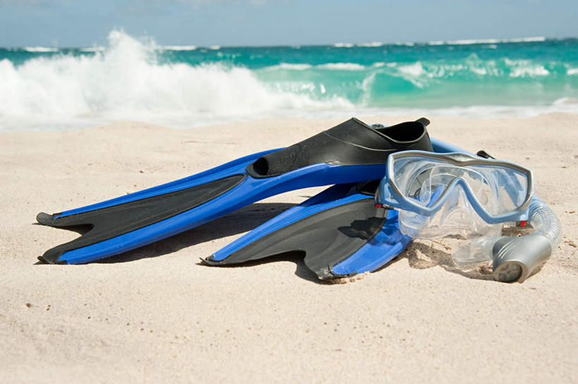 游泳,无人,横图,室外,白天,正面,锻炼,旅游,度假,运动,海浪,海洋,美景,沙滩,水,阴影,飞溅,溅,光线,潜水镜,沙子,液体,影子,泳镜,海岸,景观,浪花,水滴,水平线,云,云朵,辽阔,海平线,沙地,云彩,娱乐,水珠,蓝色,白云,蓝天,天空,阳光,自然,海水,天,享受,休闲,广阔,蛙鞋,景色,南美,放松,潜水,晴朗,一望无际,脚蹼,呼吸管,南美洲,西印度群岛,拉丁美洲,喷洒,自然风光,美洲,潜水装备,海景,面镜,浮潜,亚美利加洲,潜水运动,南亚美利加洲,无边无际,一马平川,格林纳丁斯,圣文森特,体育,大海,风浪,海,海水的波动,海滩,近岸浪,涌浪,晴空,彩图,健身,马斯蒂克岛,水天相接,水天一线