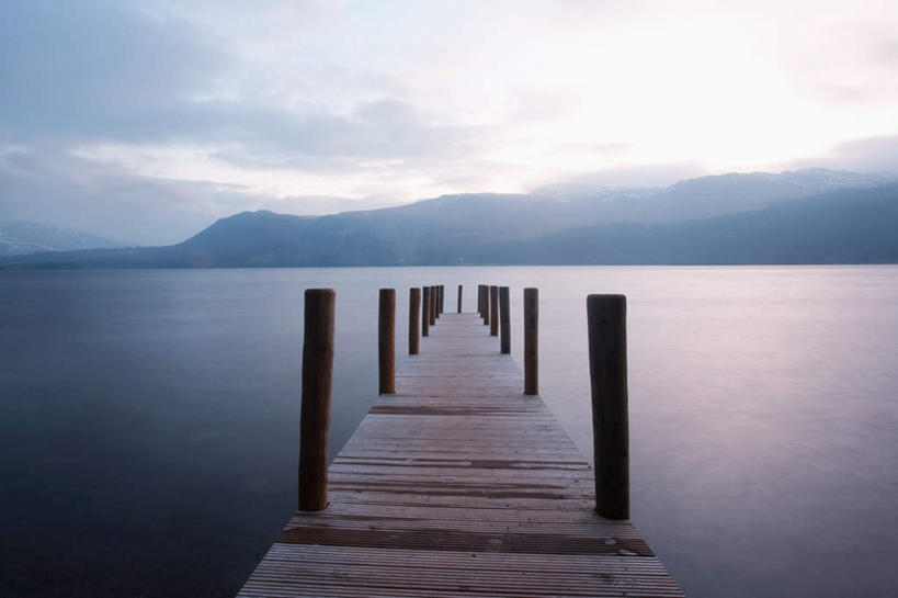 无人,公园,码头,横图,室外,白天,正面,旅游,度假,湖,湖泊,美景,山,山脉,水,港口,英国,欧洲,阴影,波纹,光线,木板,影子,湖面,景观,山峰,水流,水面,云,云朵,桥,木桥,涟漪,山峦,云彩,娱乐,英格兰,栈桥,蓝色,白云,倒影,蓝天,水纹,天空,阳光,自然,波浪,湖水,群山,天,享受,休闲,景色,放松,晴朗,人行桥,木板桥,倒映,国家公园,西欧,自然风光,大不列颠,大不列颠及北爱尔兰联合王国,水晕,大不列颠联合王国,日不落英帝国,反照,英吉利,坎布里亚,坎布里亚郡,德文特湖,湖区国家公园,英国湖区国家公园,晴空,彩图,摆渡口,埠头,渡口,渡头,港湾,海港,货运码头,口岸,商港