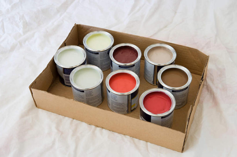 无人,横图,俯视,室内,白天,装修,装饰,包装,材料,铁桶,桶,纸箱,装潢,红色,容器,箱子,储藏,油漆,保护,涂料,储存,纸板箱,包装箱,彩图,高角度拍摄,贮存