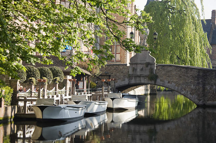 无人,家,横图,室外,白天,正面,度假,河流,石头,美景,水,植物,城市风光,城市,船,柳树,比利时,欧洲,阴影,波纹,光线,石子,影子,房屋,屋子,河水,景观,水流,桥,木船,涟漪,娱乐,石桥,楼房,垂柳,拱桥,住宅,栈桥,树,树木,绿色,倒影,水纹,阳光,自然,交通工具,波浪,享受,休闲,景色,放松,拱形,生长,成长,人行桥,石拱桥,倒映,舟,西欧,载具,省会,水晕,比利时王国,倒挂柳,反照,布鲁日,西佛兰德省,石块,垂枝柳,彩图,房子