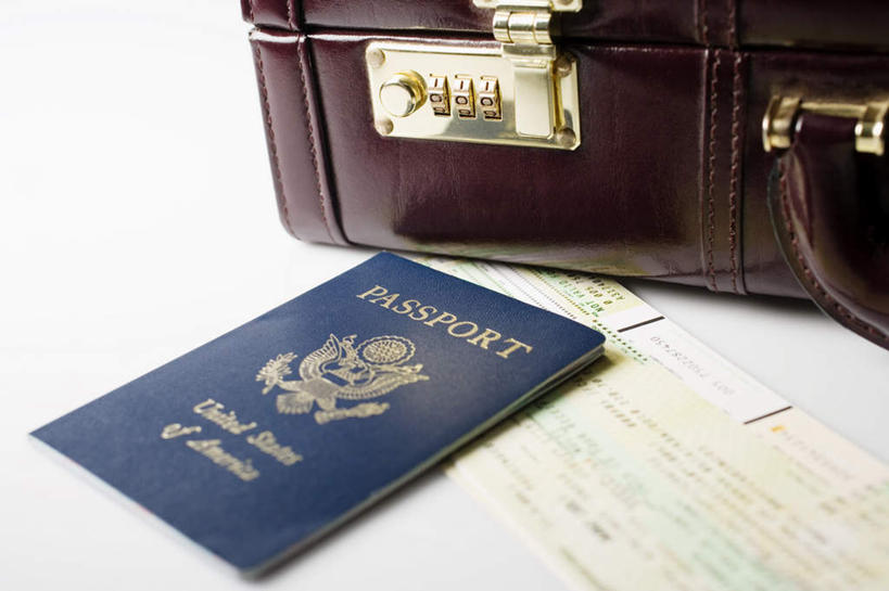 无人,横图,俯视,室内,特写,白天,静物,英文,标志,拉杆箱,旅行箱,文字,字符,字母,标识,一个,行李箱,箱子,摄影,影棚,单个,出差,英文字母,护照,彩图,高角度拍摄,影棚拍摄,旅行,拍摄,机票