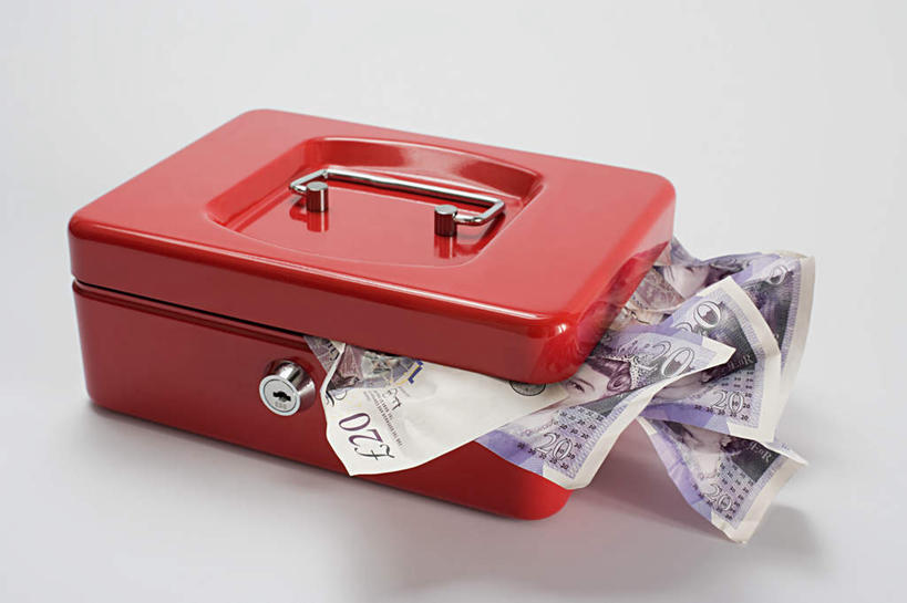 无人,横图,俯视,室内,特写,白天,白色背景,安全,钱,静物,手提箱,一堆,堆叠,堆积,钱币,箱子,钞票,金融,纸币,摄影,影棚,经济,堆,保护,保险,私密,流通,纸钞,贸易,密码箱,货币,现金,彩图,高角度拍摄,影棚拍摄,拍摄