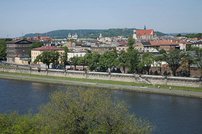无人,家,横图,室外,白天,正面,度假,草地,草坪,河流,美景,水,植物,别墅,城市风光,城市,欧洲,波兰,阴影,光线,影子,房屋,屋子,河水,景观,水流,公寓,娱乐,洋房,楼房,住宅,草,树,树木,蓝色,绿色,倒影,蓝天,天空,阳光,自然,天,享受,休闲,景色,放松,生长,晴朗,成长,倒映,中欧,万里无云,反照,波兰共和国,克拉科夫,克拉科夫省,晴空,晴空万里,彩图,房子