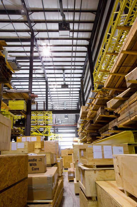 无人,工厂,竖图,室内,白天,正面,一堆,许多,阴影,堆叠,堆积,反射,木制,包装,影子,纸箱,很多,仓库,木制品,容器,箱子,堆,纸板箱,包装箱,彩图,工地,制造厂