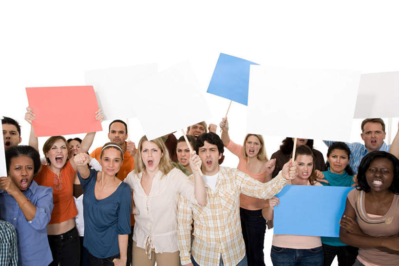 西方人,伙伴,朋友,站,举,横图,室内,白天,白色背景,正面,友谊,欧洲,非洲,黑人,欧洲人,握,服装,纸,许多人,拿,大喊,拿着,注视,休闲装,衣服,观察,看,托,站着,一群人,休闲,休闲服,握着,阻挡,摄影,服饰,影棚,观看,大叫,察看,关注,游行,否决,反对,大呼,请愿,示威,游街,友情,男人,男性,年轻男性,年轻女性,女人,女性,中年男性,中年女性,白种人,非洲人,举起,举手,举着,向上举,向上伸,向上托,站立,半身,彩图,影棚拍摄,拍摄