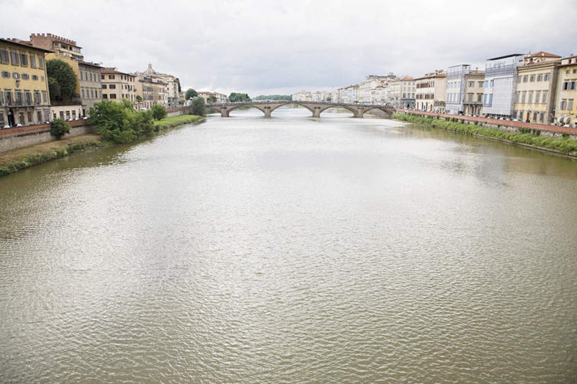 无人,家,横图,室外,白天,正面,度假,河流,石头,美景,水,植物,城市风光,城市,意大利,佛罗伦萨,欧洲,阴影,光线,石子,影子,房屋,屋子,河水,景观,水流,云,云朵,公寓,桥,云彩,娱乐,石桥,洋房,楼房,拱桥,住宅,栈桥,树,树木,蓝色,绿色,白云,倒影,蓝天,天空,阳光,自然,天,享受,休闲,景色,放松,拱形,生长,晴朗,成长,人行桥,石拱桥,倒映,托斯卡纳,南欧,意大利共和国,首府,百花之城,翡冷翠,托斯卡纳大区,反照,旧桥,老桥,维琪奥桥,石块,晴空,彩图,房子