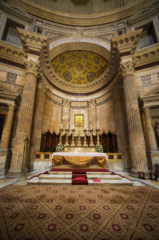 无人,竖图,室内,白天,仰视,旅游,度假,名胜古迹,地毯,标志建筑,地标,建筑,意大利,欧洲,罗马,遗迹,装饰,编织,柱子,手工艺品,墙,屋顶,织物,首都,顶棚,古迹,文物,娱乐,建设,古建筑,墙壁,墙面,工艺品,享受,休闲,金色,旅游胜地,放松,华丽,修饰,点缀,富贵,南欧,古文明,忠诚,意大利共和国,衬托,美观,雅致,雅观,富丽,名誉,荣华,万神殿,万神庙,罗马万神殿,罗马万神庙,彩图,低角度拍摄