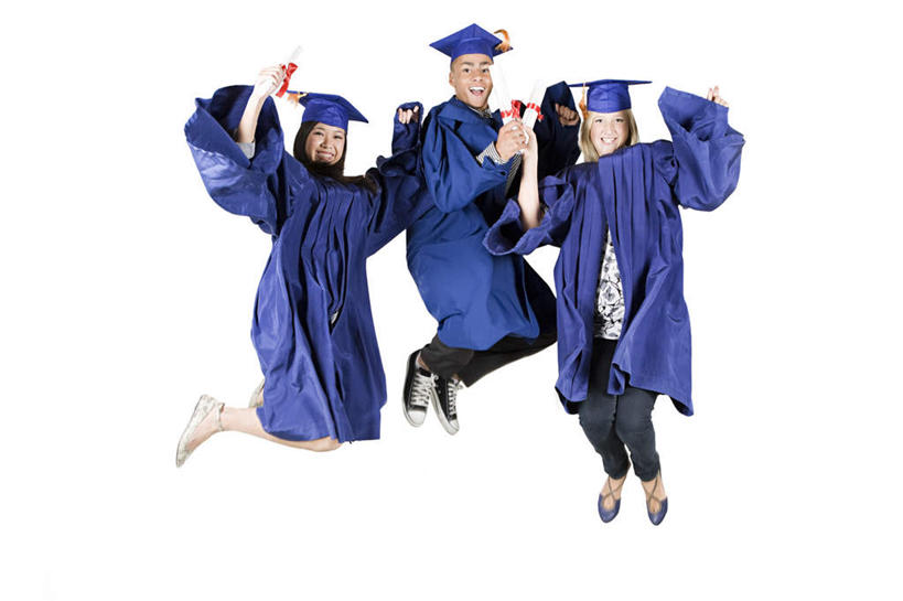 西方人,三个人,伙伴,朋友,学生,跳,笑,微笑,露齿笑,横图,室内,白天,白色背景,正面,友谊,欧洲,欧洲人,握,文凭,半空,拿,拿着,注视,观察,看,同学,握着,摄影,流苏,影棚,观看,察看,证书,学士帽,校友,毕业,关注,学士服,学位证,学位证书,同窗,学友,垂布,学士袍,友情,男人,男性,年轻男性,年轻女性,女人,女性,白种人,跳跃,彩图,全身,影棚拍摄,拍摄