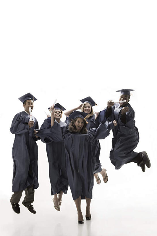 西方人,背部,伙伴,朋友,学生,跳,笑,微笑,露齿笑,竖图,室内,白天,白色背景,正面,快乐,兴奋,友谊,骄傲,成功,胜利,欧洲,非洲,黑人,欧洲人,五个人,欢呼,许多人,半空,注视,观察,看,一群人,同学,自信,摄影,流苏,影棚,观看,察看,喝彩,学士帽,校友,毕业,关注,学士服,同窗,学友,垂布,学士袍,友情,男人,男性,年轻男性,年轻女性,女人,女性,白种人,非洲人,跳跃,彩图,全身,影棚拍摄,欢乐,开心,拍摄