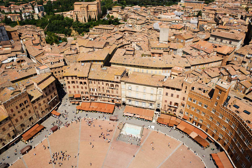 西方人,家,走,横图,俯视,航拍,室外,白天,度假,美景,植物,城市风光,城市,意大利,欧洲,罗马,欧洲人,行人,游客,游人,服装,房屋,屋子,景观,公寓,首都,许多人,注视,休闲装,娱乐,洋房,楼房,路人,旅客,住宅,树,树木,衣服,绿色,自然,观察,看,一群人,享受,休闲,休闲服,景色,放松,服饰,生长,成长,观看,察看,鸟瞰,关注,南欧,坎波广场,意大利共和国,过客,男人,男性,年轻男性,年轻女性,女人,女性,白种人,步行,散步,走路,彩图,高角度拍摄,全身,房子