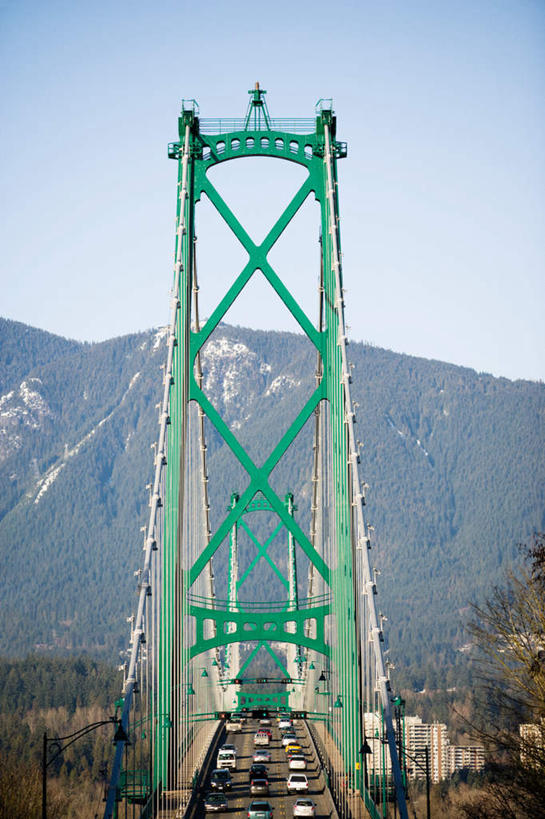 无人,公园,竖图,室外,白天,正面,旅游,度假,石头,美景,山,山脉,加拿大,阴影,光线,石子,影子,景观,山顶,山峰,桥,山峦,娱乐,蓝色,蓝天,天空,阳光,自然,群山,天,享受,休闲,景色,放松,吊桥,晴朗,人行桥,悬索桥,北美,北美洲,自然风光,美洲,吊杆,沉积岩,万里无云,北亚美利加洲,亚美利加洲,卑诗省,不列颠哥伦比亚,不列颠哥伦比亚省,史丹利公园,斯坦利公园,颠峰,极峰,锚锭,悬索,史坦利公园,水成岩,石块,岩石,晴空,晴空万里,彩图