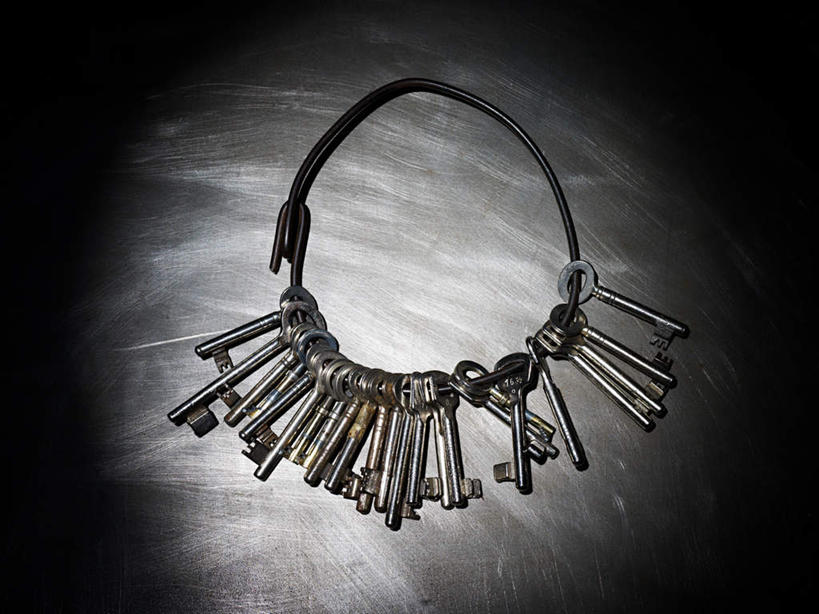 无人,横图,俯视,黑白,室内,特写,白天,安全,静物,许多,阴影,灰色背景,反射,影子,防护,钥匙圈,锁,一个,摄影,影棚,单个,保护,保险,私密,保全,周全,安稳,安定,防盗,平安,高角度拍摄,影棚拍摄,拍摄