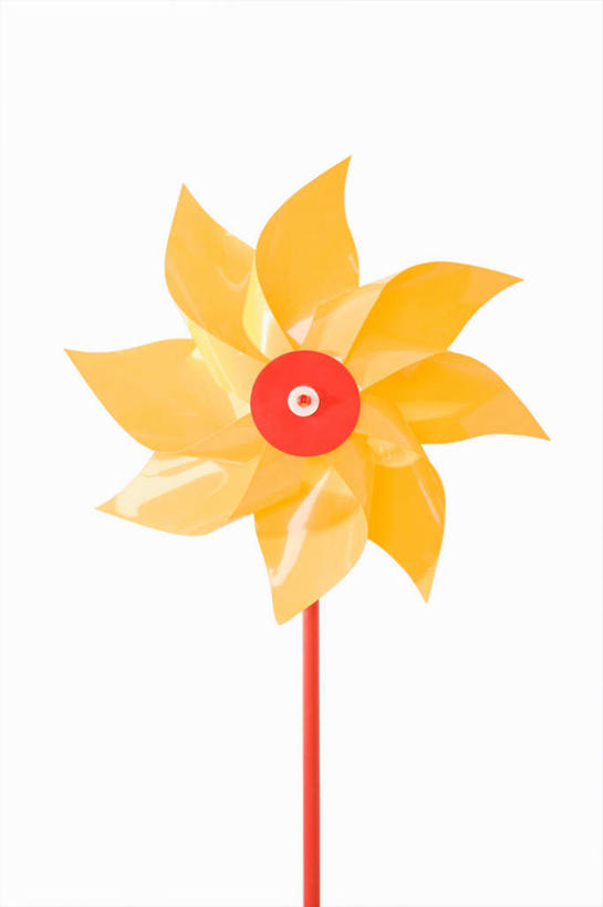 无人,竖图,室内,特写,白天,白色背景,正面,快乐,自由,幸福,静物,风车,玩具,娱乐,一个,黄色,休闲,喜庆,活力,摄影,影棚,单个,希望,吉祥,象征,和平,梦想,忠诚,进取,灵动,勇敢,勤奋,团结,幸运,彩图,影棚拍摄,拍摄