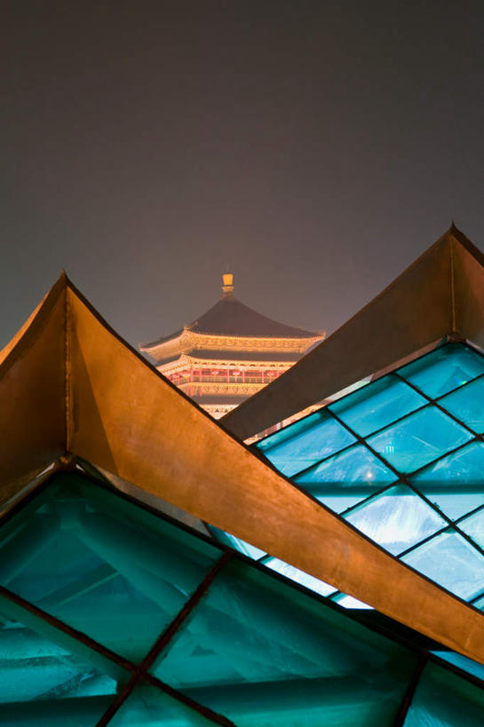 无人,寺庙,竖图,彩色,室外,夜晚,仰视,旅游,度假,名胜古迹,标志建筑,地标,建筑,霓虹灯,中国,亚洲,阴影,节日,遗迹,光线,影子,灯光,七彩,燃烧,古迹,文化,文物,娱乐,光源,建设,古建筑,霓虹,灯,香火,庙宇,祈祷,享受,休闲,健康,旅游胜地,放松,许愿,宗教,信仰,纪念,祈求,照明设备,古文明,东亚,山西,山西省,中华人民共和国,华北地区,氖灯,晋,晋中,晋中市,平安,彩图,低角度拍摄,庙,寺