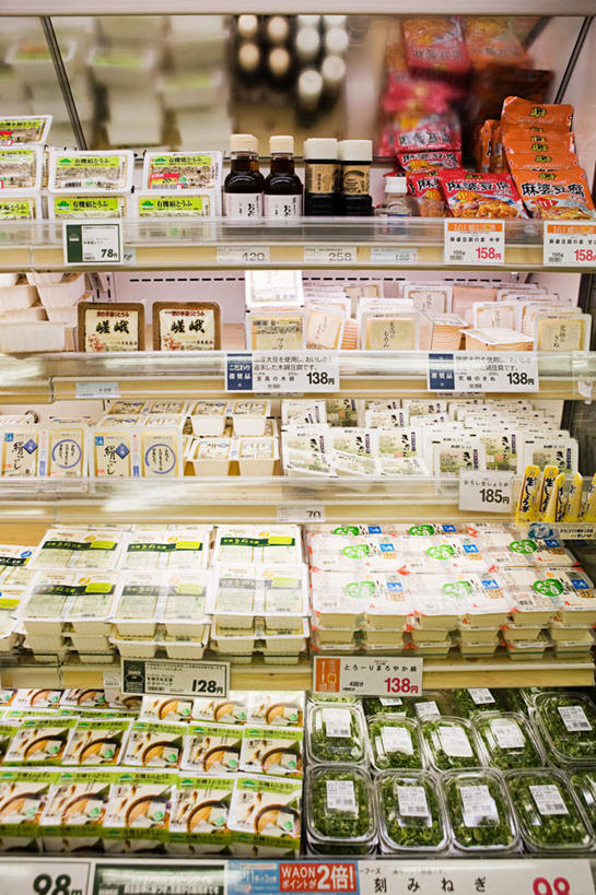 豆腐,无人,商店,竖图,俯视,室内,白天,购物,消费,超市,电器,冷冻,冷柜,冷藏柜,金融,百货,冷藏,储藏,冰柜,豆制品,选购,贸易,百货公司,血拼,保鲜,超级市场,大卖场,彩图,高角度拍摄,购物商场,购物中心,商业中心