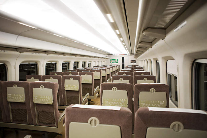无人,横图,室内,白天,正面,窗户,火车,照明,许多,灯光,顶灯,玻璃窗,座位,车,灯,排列,车窗,灯具,交通工具,照亮,照明设备,载具,摆列,坐位,彩图,布列,分列
