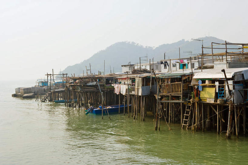 无人,家,木屋,横图,室外,白天,正面,旅游,度假,河流,石头,美景,山,山脉,水,香港,中国,亚洲,阴影,光线,石子,影子,河水,景观,山顶,山峰,水流,山峦,娱乐,住宅,蓝色,倒影,蓝天,天空,阳光,自然,群山,天,享受,休闲,景色,放松,晴朗,港,倒映,自然风光,东亚,沉积岩,大屿山,万里无云,香港特别行政区,港澳台,中华人民共和国,颠峰,极峰,反照,大濠岛,荃湾区,水成岩,石块,岩石,晴空,晴空万里,彩图,茅舍,茅屋,棚屋,小木屋,小屋