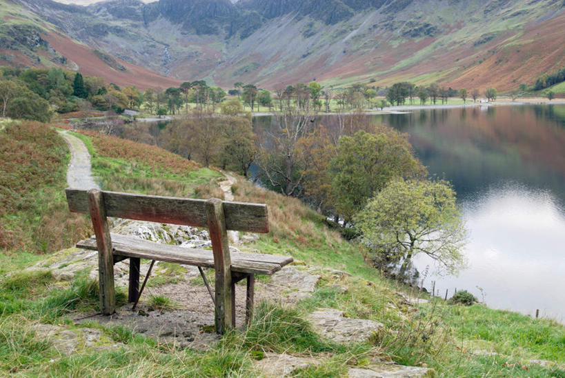 无人,横图,室外,白天,正面,旅游,度假,草地,草坪,湖,湖泊,美景,山,山脉,水,植物,椅子,英国,欧洲,木椅,湖面,景观,山峰,水流,水面,山峦,娱乐,草,树,树木,绿色,自然,湖水,群山,享受,休闲,景色,放松,生长,成长,镜面,西欧,自然风光,大不列颠,威尔士,大不列颠及北爱尔兰联合王国,大不列颠联合王国,日不落英帝国,威尔士公国,格温内思郡,坎布里亚山脉,彩图