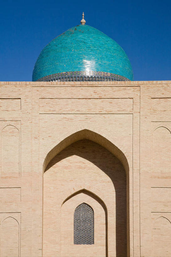 无人,竖图,室外,白天,仰视,旅游,度假,名胜古迹,标志建筑,地标,建筑,乌兹别克斯坦,亚洲,节日,遗迹,古迹,文化,文物,娱乐,建设,古建筑,蓝色,蓝天,天空,天,祈祷,享受,休闲,健康,旅游胜地,放松,许愿,宗教,信仰,晴朗,纪念,祈求,伊斯兰教,中亚,清真寺,古文明,万里无云,乌兹别克斯坦共和国,撒马尔罕,撒马尔罕州,平安,晴空,晴空万里,彩图,低角度拍摄