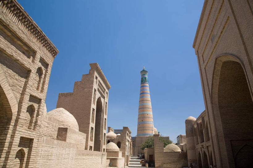 无人,横图,室外,白天,仰视,旅游,度假,名胜古迹,标志建筑,地标,建筑,乌兹别克斯坦,亚洲,节日,遗迹,古迹,文化,文物,娱乐,建设,古建筑,蓝色,蓝天,天空,天,祈祷,享受,休闲,健康,旅游胜地,放松,许愿,宗教,信仰,晴朗,纪念,祈求,伊斯兰教,中亚,清真寺,古文明,万里无云,乌兹别克斯坦共和国,光塔,平安,晴空,晴空万里,彩图,低角度拍摄