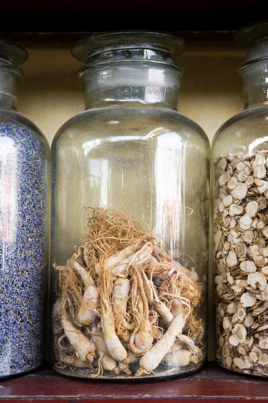 无人,商店,竖图,室外,特写,白天,正面,度假,美景,城市风光,城市,玻璃,中国,亚洲,一排,整齐,景观,调料,调味,香料,佐料,调味品,调味料,娱乐,商铺,货架,架子,玻璃制品,排列,三个,玻璃瓶,瓶子,享受,休闲,景色,放松,配料,队列,陈列架,东亚,广口瓶,喀什,新疆,中华人民共和国,作料,超市货架,新疆维吾尔自治区,西北地区,喀什市,市肆,商号,彩图,店铺,新