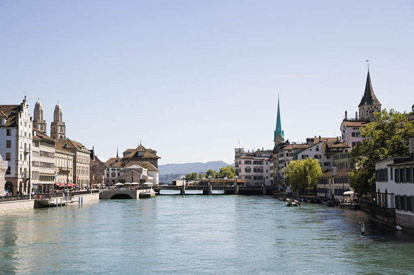 无人,家,横图,室外,白天,正面,度假,河流,石头,美景,水,植物,城市风光,城市,瑞士,欧洲,许多,阴影,波纹,光线,石子,影子,房屋,屋子,河水,景观,水流,桥,涟漪,娱乐,石桥,楼房,拱桥,住宅,栈桥,树,树木,排列,蓝色,绿色,倒影,蓝天,水纹,天空,阳光,自然,波浪,天,享受,休闲,景色,放松,拱形,生长,晴朗,成长,人行桥,石拱桥,倒映,中欧,万里无云,首府,水晕,瑞士联邦,苏黎世,苏黎世州,摆列,利马特河,反照,苏黎士,石块,晴空,晴空万里,彩图,房子,布列,分列