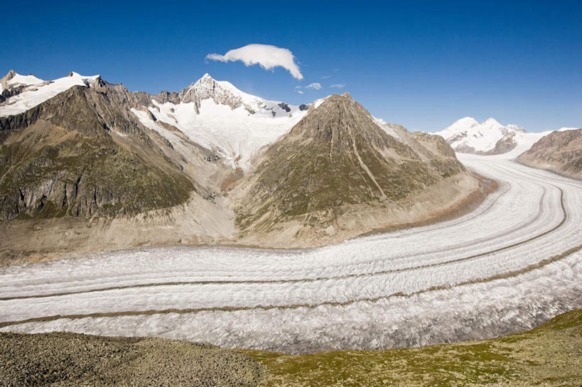 无人,横图,室外,白天,正面,旅游,度假,河流,石头,美景,山,山脉,水,瑞士,欧洲,阴影,光线,石子,影子,冰,河水,景观,山峰,水流,山峦,娱乐,阿莱奇冰川,蓝色,蓝天,天空,阳光,自然,浮冰,群山,天,享受,休闲,景色,放松,寒冷,晴朗,冰冷,自然风光,中欧,万里无云,严寒,瑞士联邦,冰凉,酷寒,凛冽,凛凛,极冷,流冰,浮冰块,石块,岩石,晴空,晴空万里,彩图