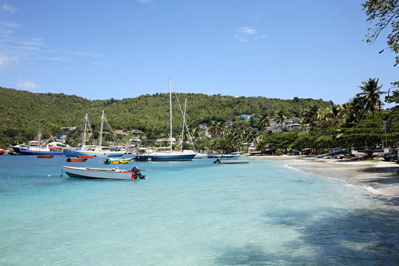 无人,横图,室外,白天,正面,旅游,度假,海浪,海洋,石头,美景,森林,沙滩,山,山脉,树林,植物,轮船,船,阴影,光线,沙子,石子,影子,海岸,景观,浪花,山顶,山峰,云,云朵,沙地,山峦,云彩,娱乐,树,树木,蓝色,绿色,白云,蓝天,天空,阳光,自然,海水,交通工具,群山,天,享受,休闲,景色,南美,放松,生长,晴朗,成长,南美洲,西印度群岛,拉丁美洲,自然风光,载具,美洲,海景,沉积岩,亚美利加洲,南亚美利加洲,颠峰,极峰,水成岩,格林纳丁斯,圣文森特,大海,风浪,海,海水的波动,海滩,近岸浪,石块,岩石,涌浪,晴空,彩图