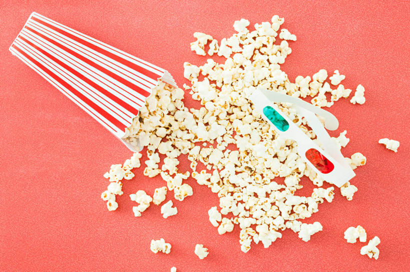 点心,无人,横图,俯视,室内,特写,白天,桌面,桌子,阴影,反射,木制,眼镜,影子,纸盒,食品,凌乱,盒子,食物,一个,包装盒,木制品,零食,爆米花,摄影,影棚,单个,混乱,垃圾食品,膨化食品,3D眼镜,零嘴,纷乱,缭乱,庞杂,立体眼镜,彩图,高角度拍摄,影棚拍摄,拍摄