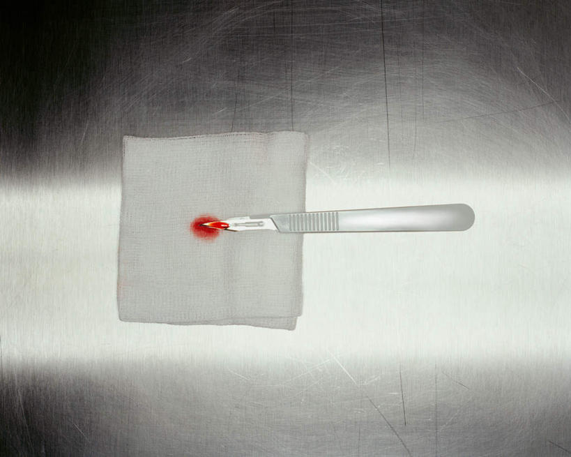 无人,横图,俯视,室内,特写,白天,静物,锐利,纱布,刀具,一个,红色,刀,血液,治疗,单个,固定,医疗,锋利,手术刀,尖锐,医疗器械,尖利,止血,犀利,厉害,医疗用具,绷带,彩图,高角度拍摄