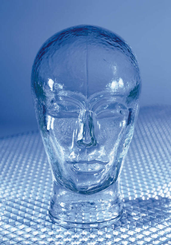 脸,头,脸颊,无人,竖图,室内,特写,白天,正面,桌子,静物,雕塑,欧洲,芬兰,阴影,蓝色背景,朦胧,模糊,艺术,装饰,反射,布料,雕刻,雕像,方格,格子,影子,布纹,桌布,餐巾,工艺品,台布,摄影,影棚,纪念,美术,北欧,主题,陈列,功能,美学,芬兰共和国,波里,头部,脸部,脸蛋,面部,彩图,影棚拍摄,拍摄