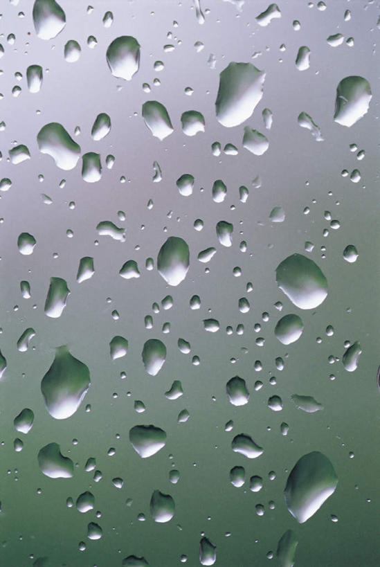 无人,竖图,室内,特写,白天,正面,水,露水,许多,阴影,灰色背景,透明,反射,液体,影子,水滴,水珠,露珠,摄影,影棚,生机,剔透,灵动,通明,彩图,影棚拍摄,拍摄,晶莹